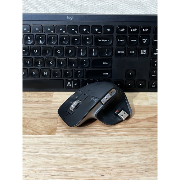 Logitech MX Keys Keyboard + MX Master 3 for Mac Mouse Combo – Unifying Receiver - Picture 5 of 13